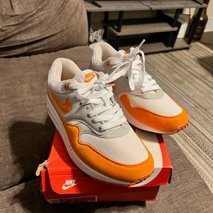 Nike AirMax 1 orange